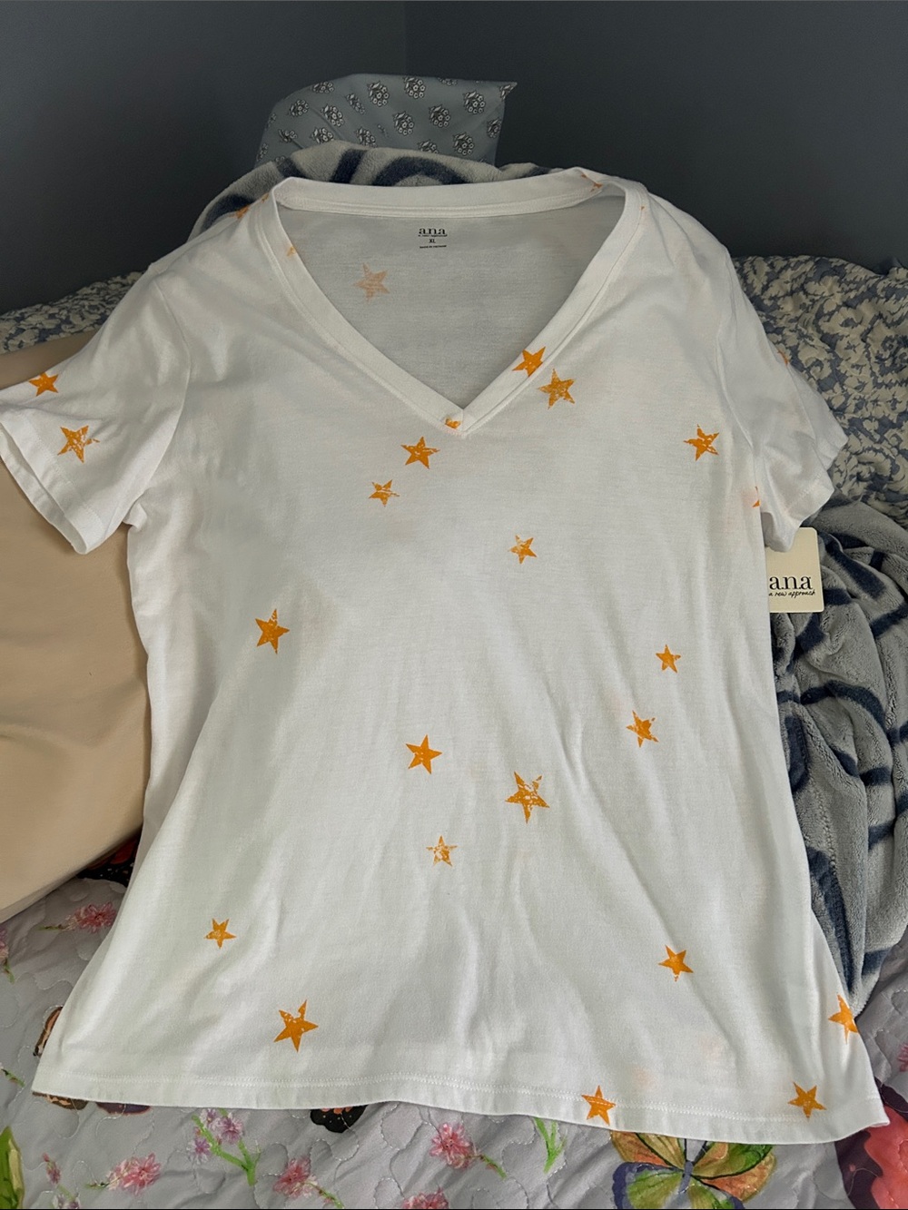 a.n.a White V-Neck Tee with Orange Star Motif  NWT Sz XL